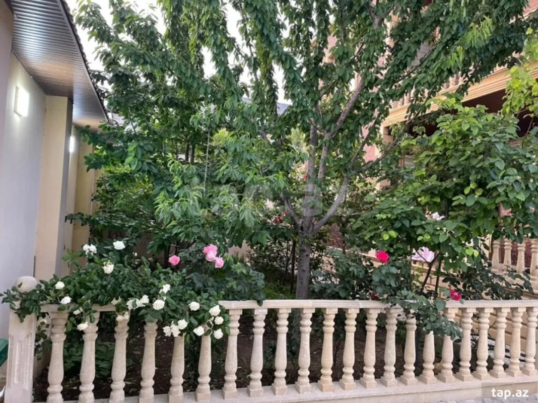 Satılır 7 otaqlı həyət evi