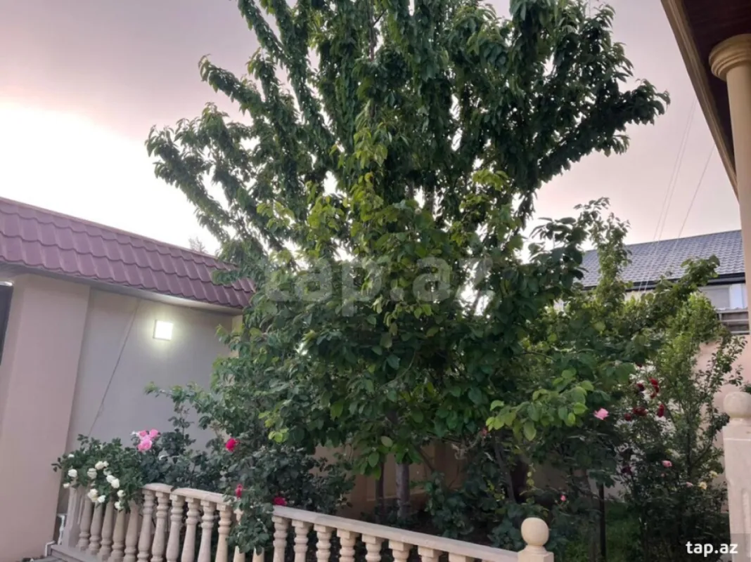 Satılır 7 otaqlı həyət evi