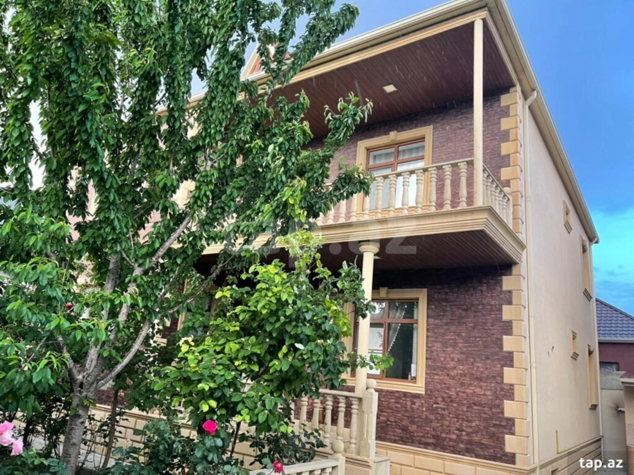 Satılır 7 otaqlı həyət evi