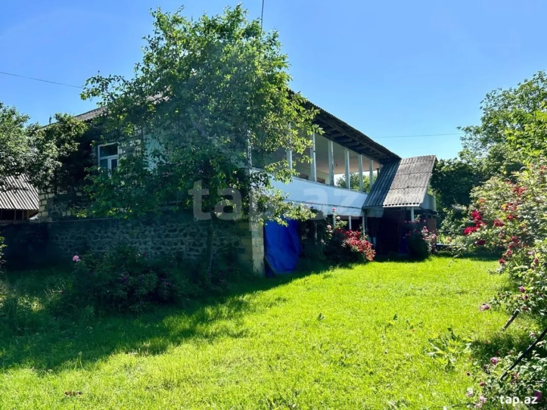 Satılır 4 otaqlı həyət evi