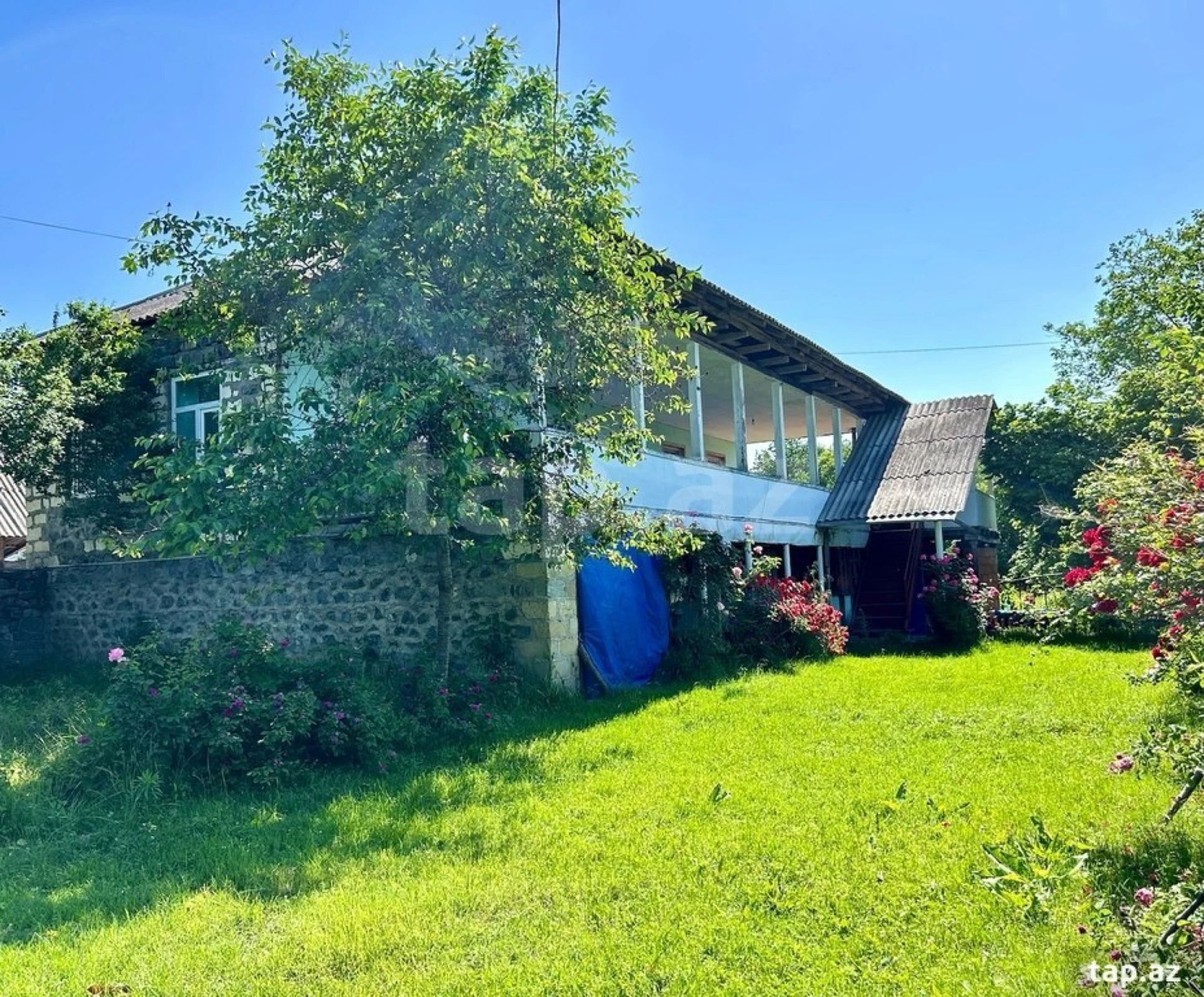 Satılır 4 otaqlı həyət evi