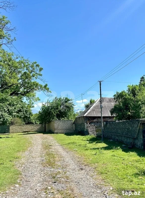 Satılır 4 otaqlı həyət evi