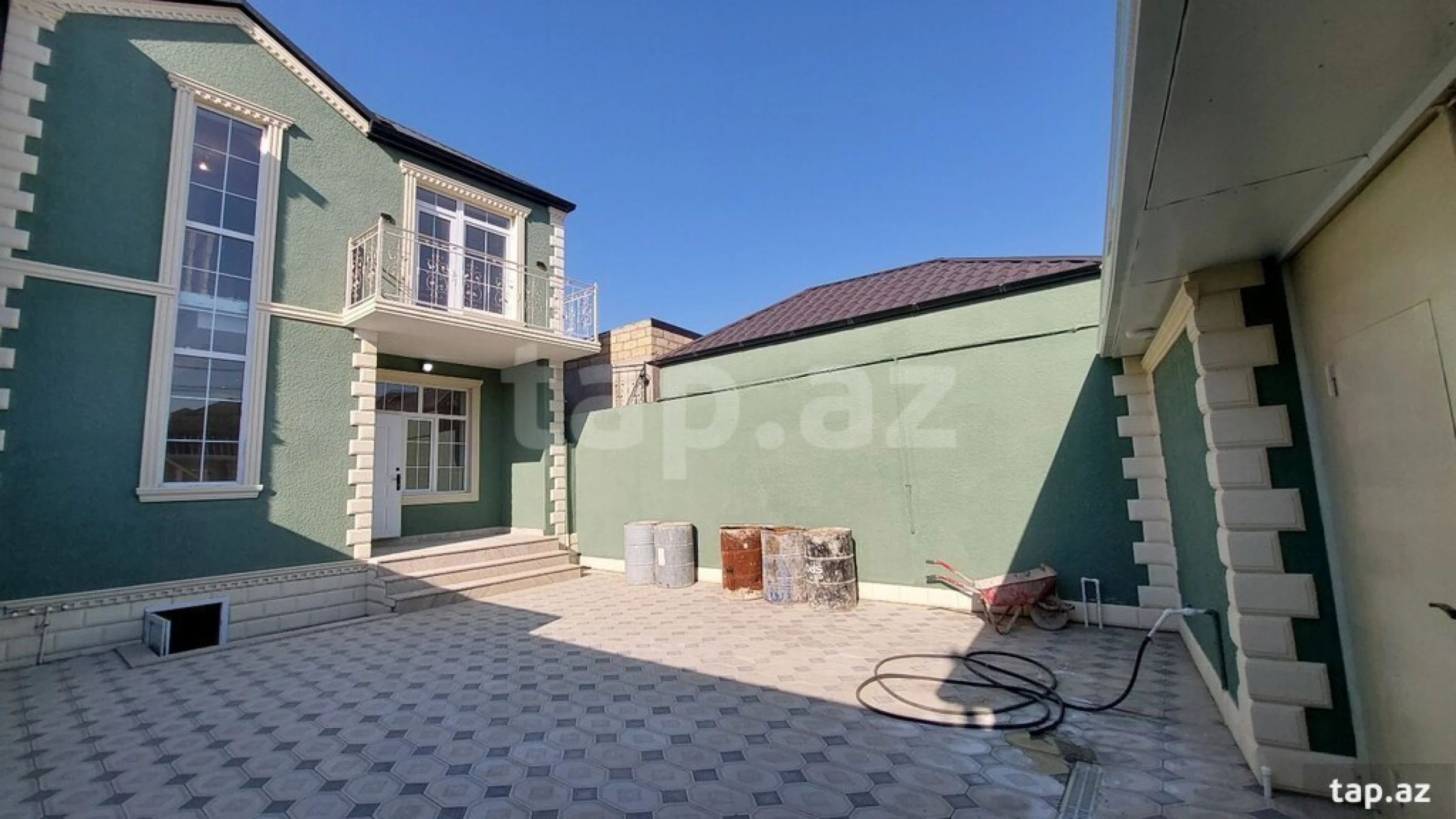 Satılır 4 otaqlı həyət evi