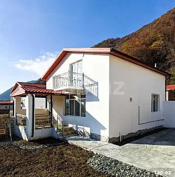 Kirayə verilir 5 otaqlı həyət evi 150 m² — Qax 5 otaq 150.00 m²