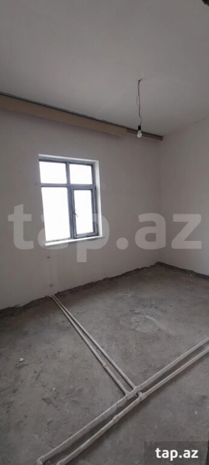 Satılır 10 otaqlı həyət evi