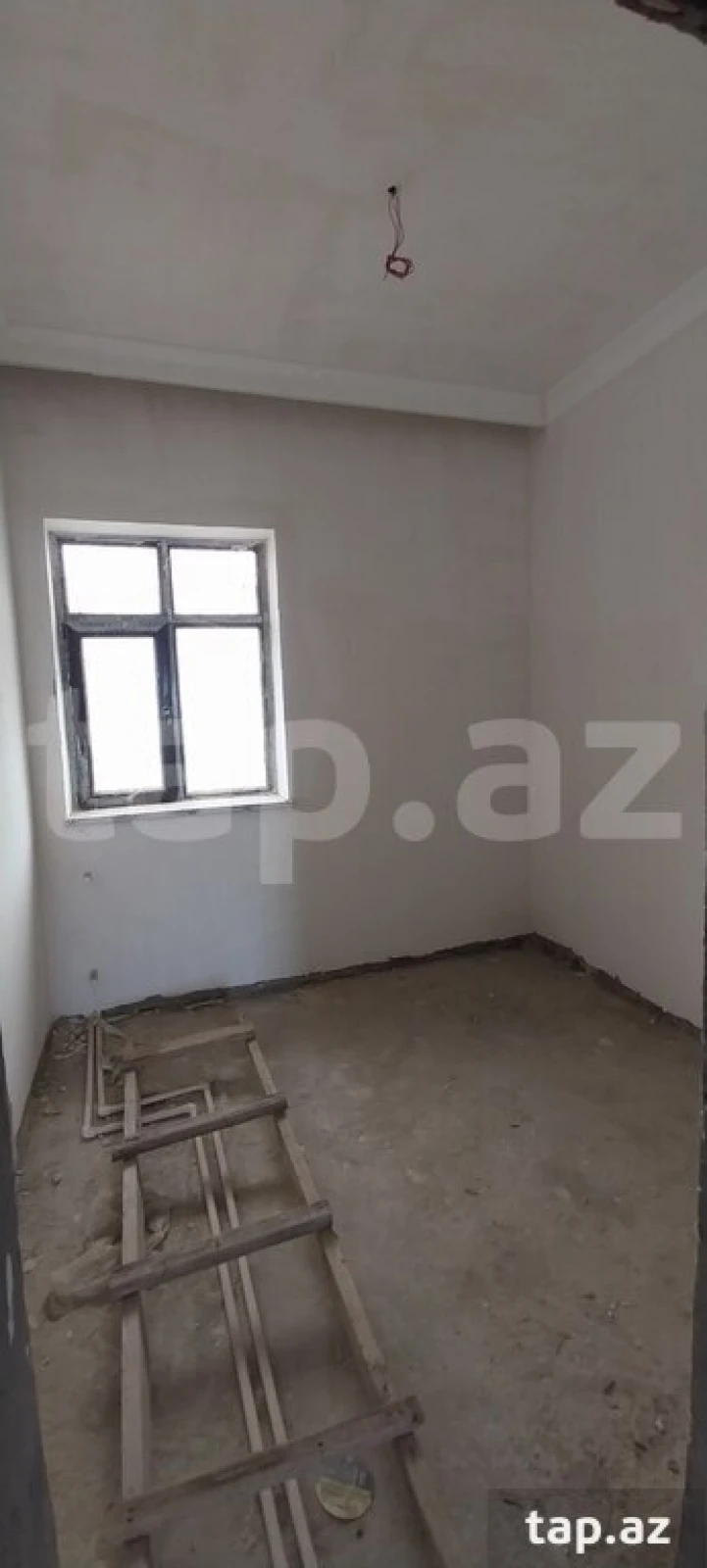 Satılır 10 otaqlı həyət evi