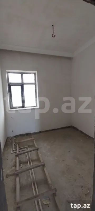 Satılır 10 otaqlı həyət evi