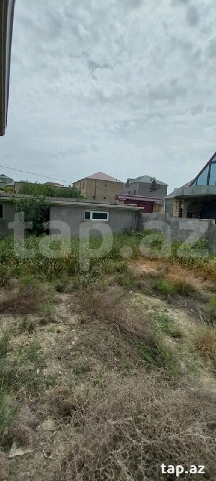 Satılır 10 otaqlı həyət evi