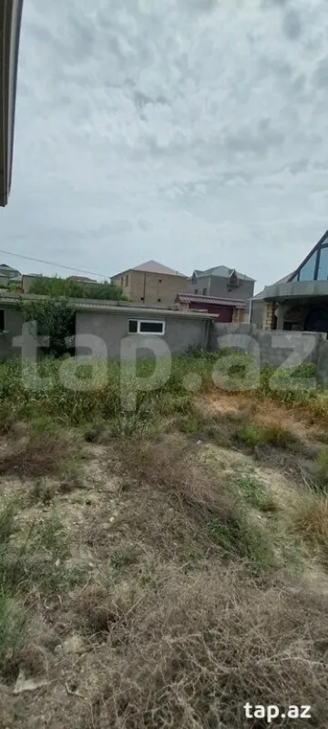 Satılır 10 otaqlı həyət evi