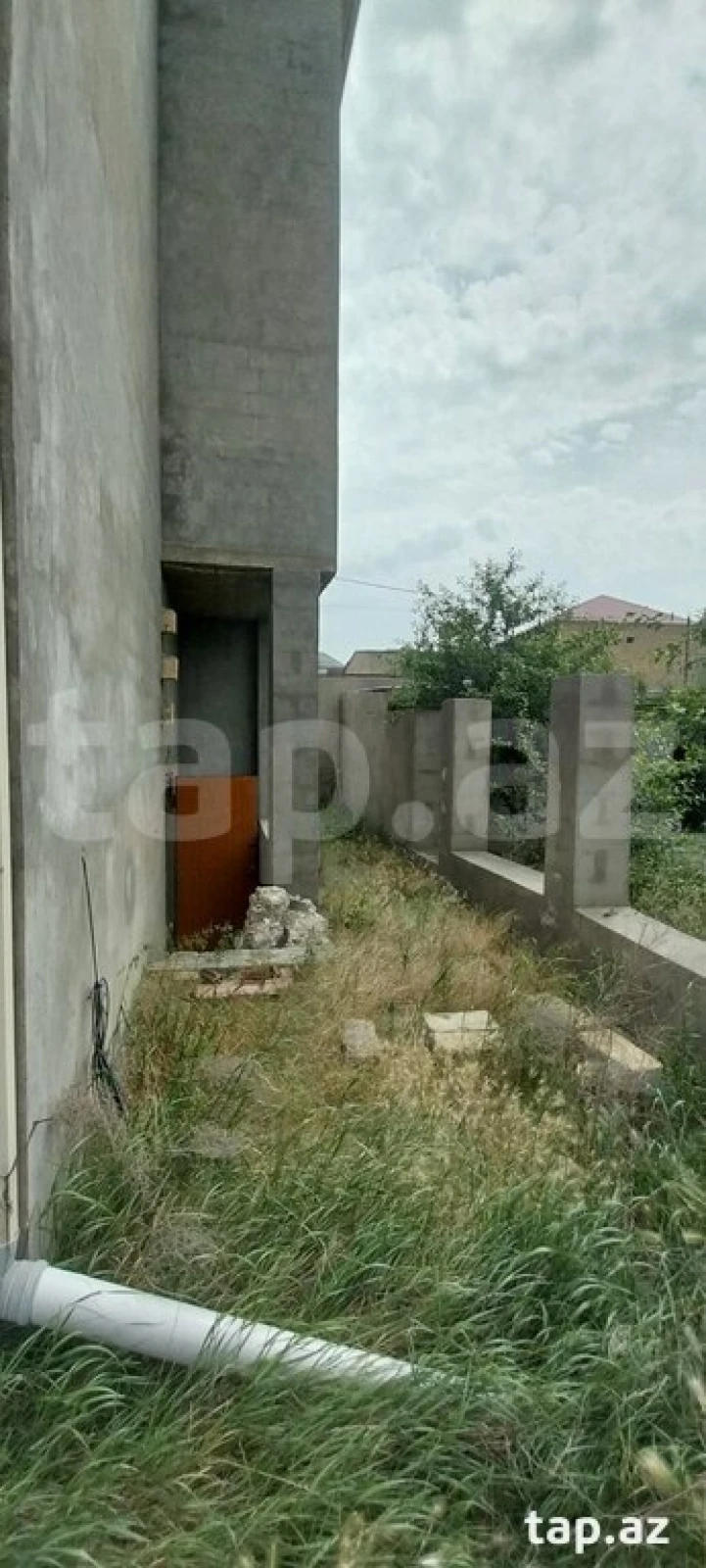 Satılır 10 otaqlı həyət evi