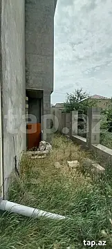 Satılır 10 otaqlı həyət evi