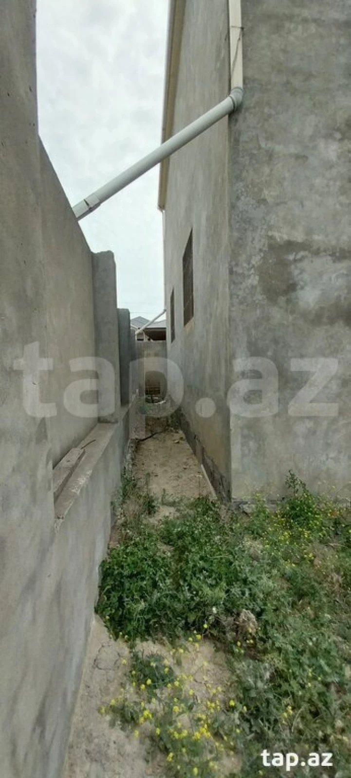 Satılır 10 otaqlı həyət evi