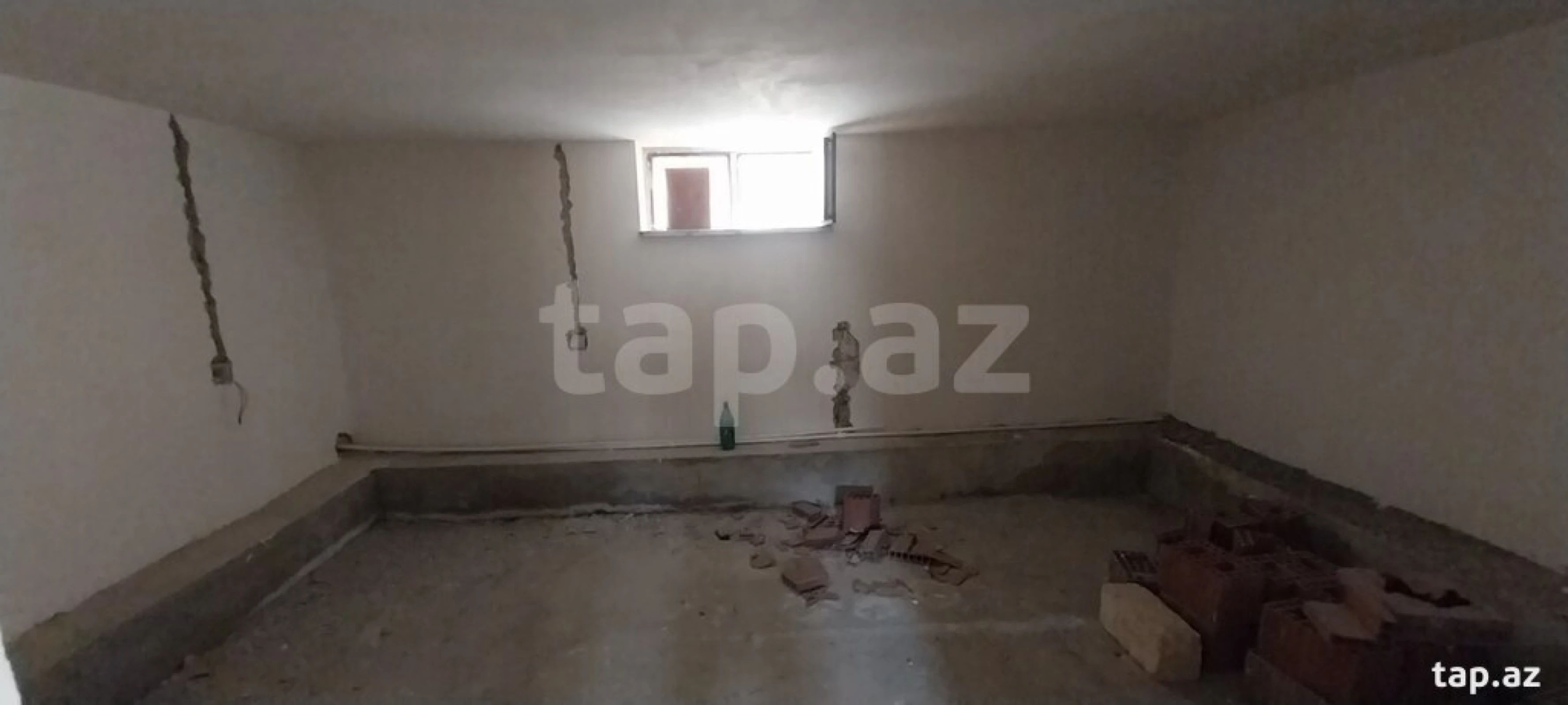 Satılır 10 otaqlı həyət evi