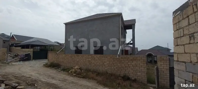 Satılır 10 otaqlı həyət evi