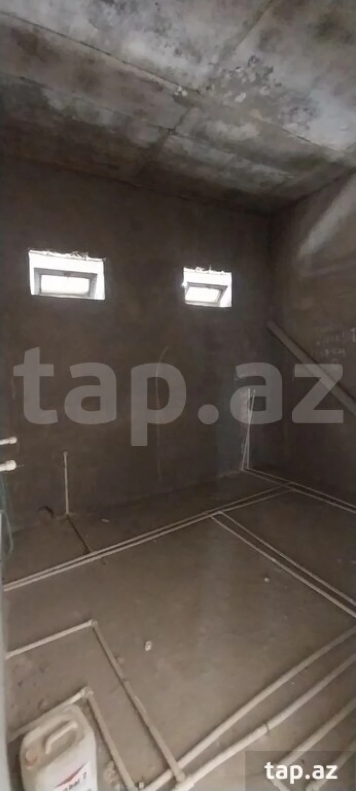 Satılır 10 otaqlı həyət evi