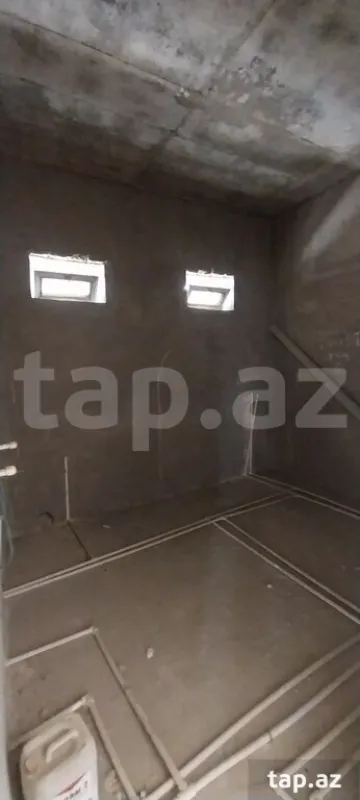 Satılır 10 otaqlı həyət evi