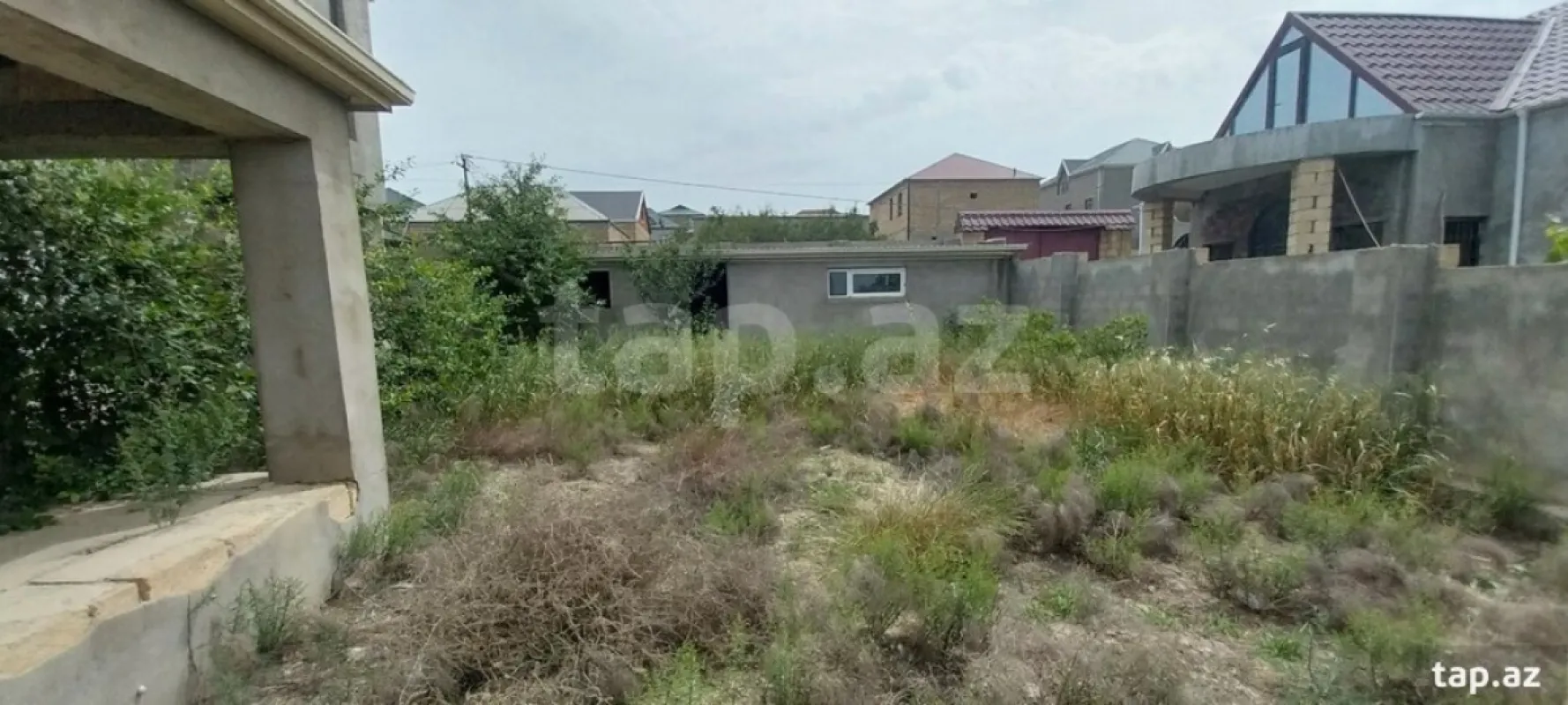 Satılır 10 otaqlı həyət evi