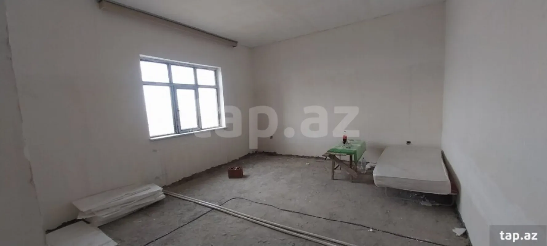 Satılır 10 otaqlı həyət evi