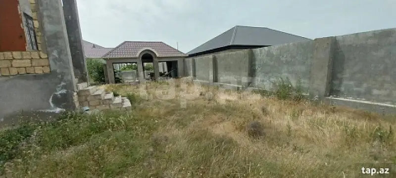 Satılır 10 otaqlı həyət evi