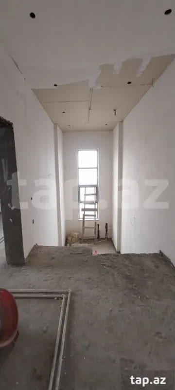 Satılır 10 otaqlı həyət evi