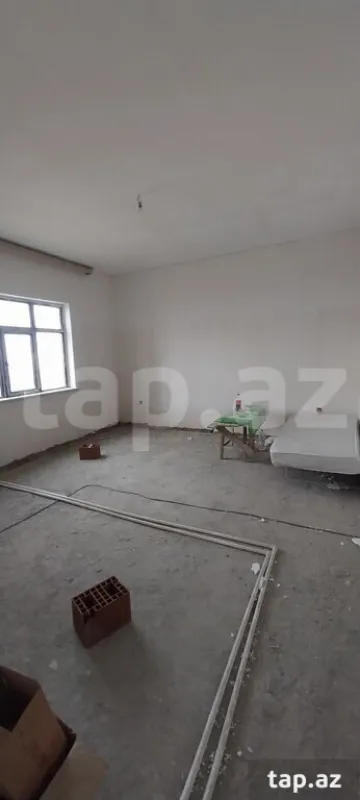 Satılır 10 otaqlı həyət evi