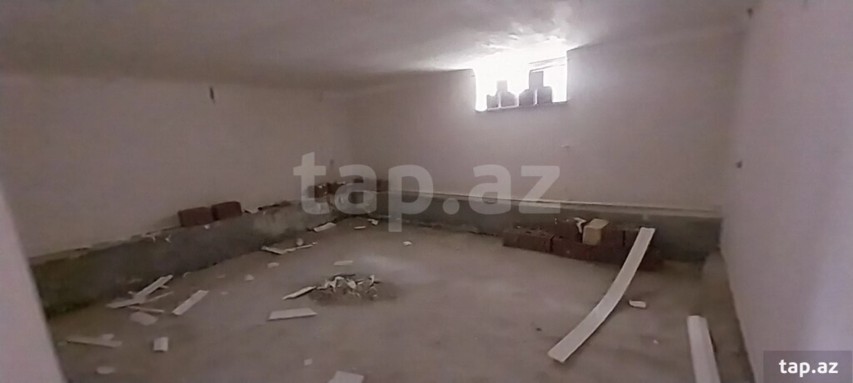 Satılır 10 otaqlı həyət evi