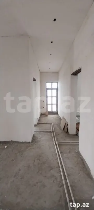 Satılır 10 otaqlı həyət evi