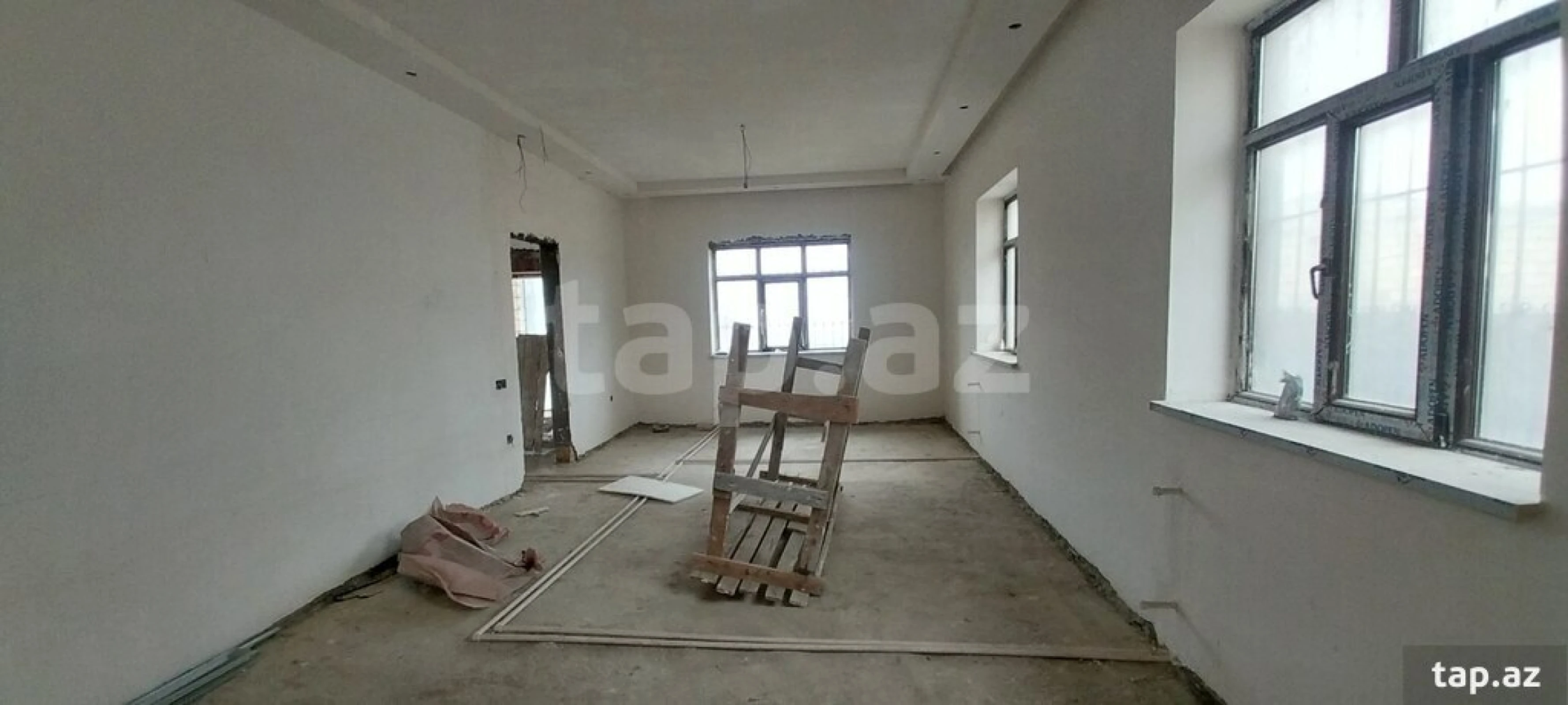 Satılır 10 otaqlı həyət evi