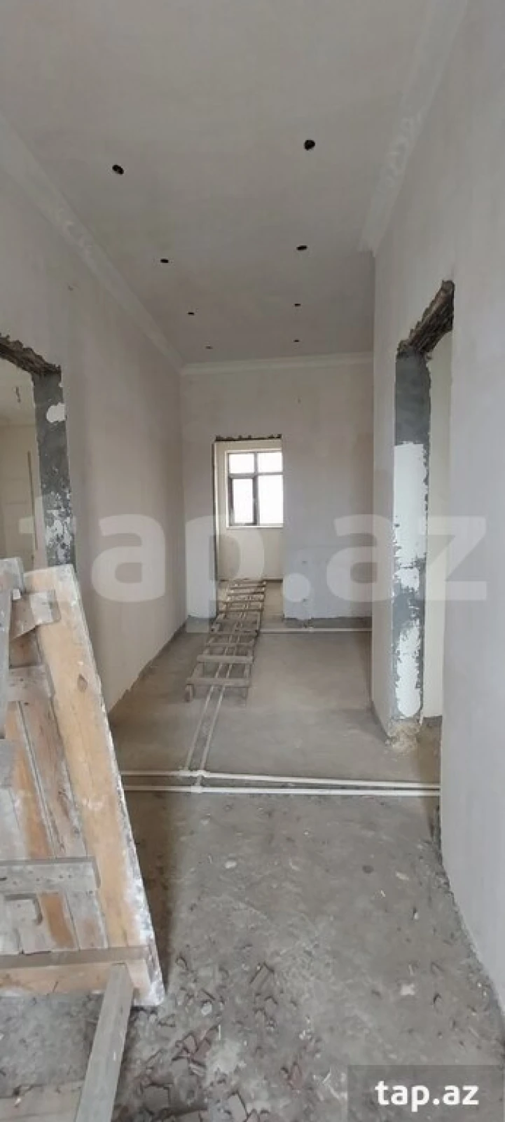 Satılır 10 otaqlı həyət evi