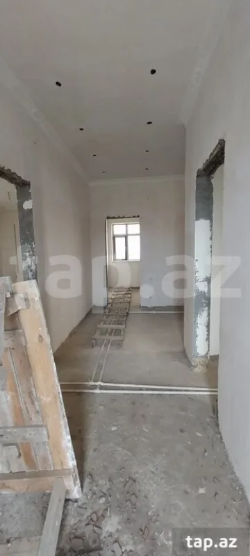 Satılır 10 otaqlı həyət evi