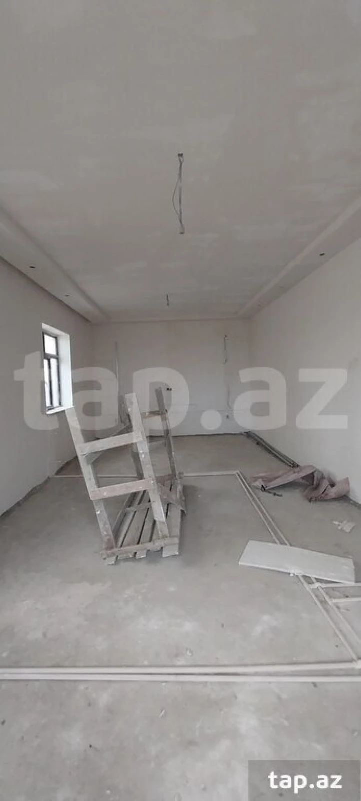 Satılır 10 otaqlı həyət evi