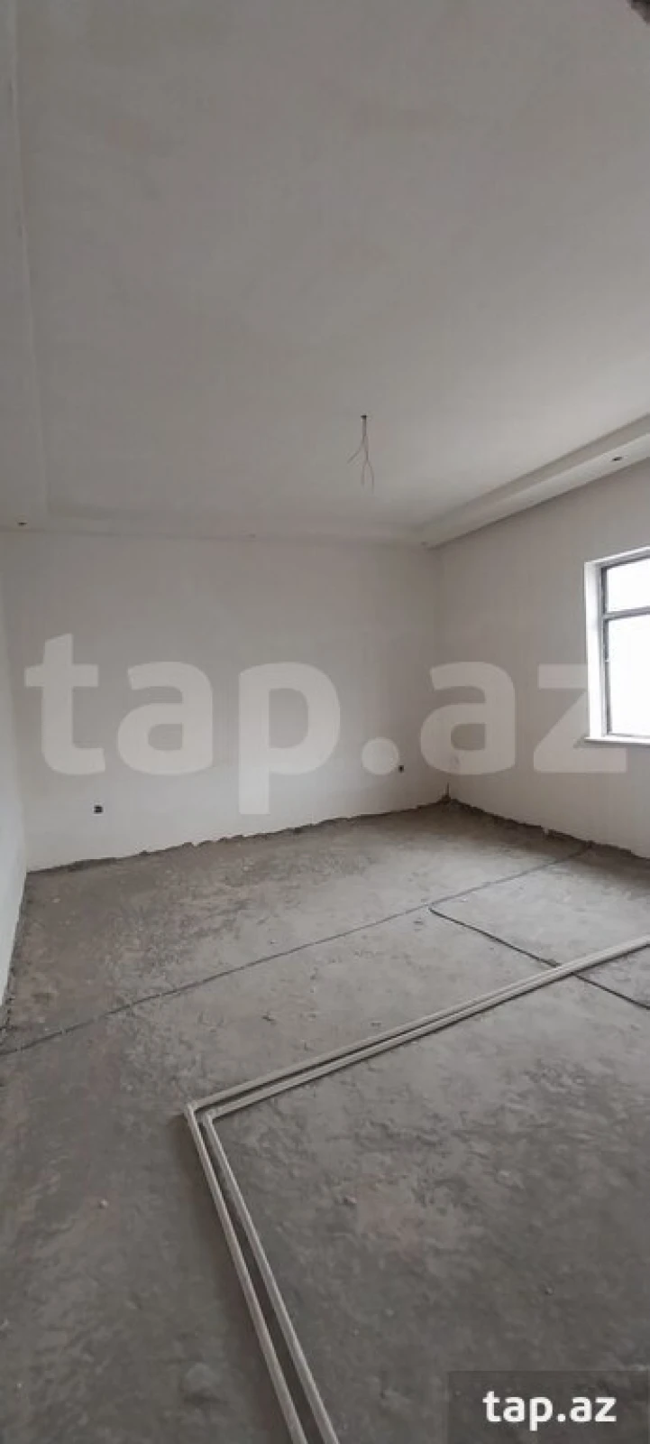 Satılır 10 otaqlı həyət evi