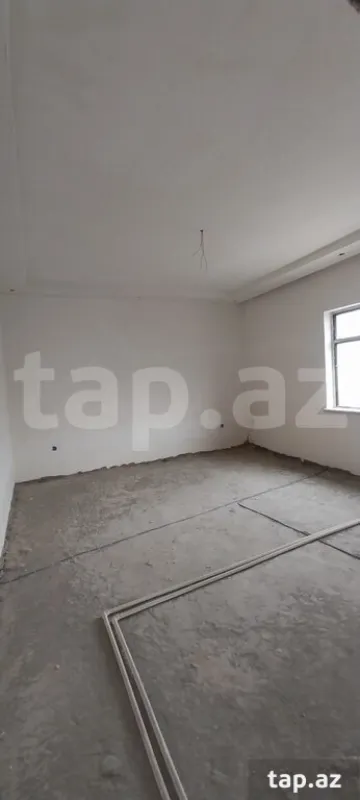 Satılır 10 otaqlı həyət evi