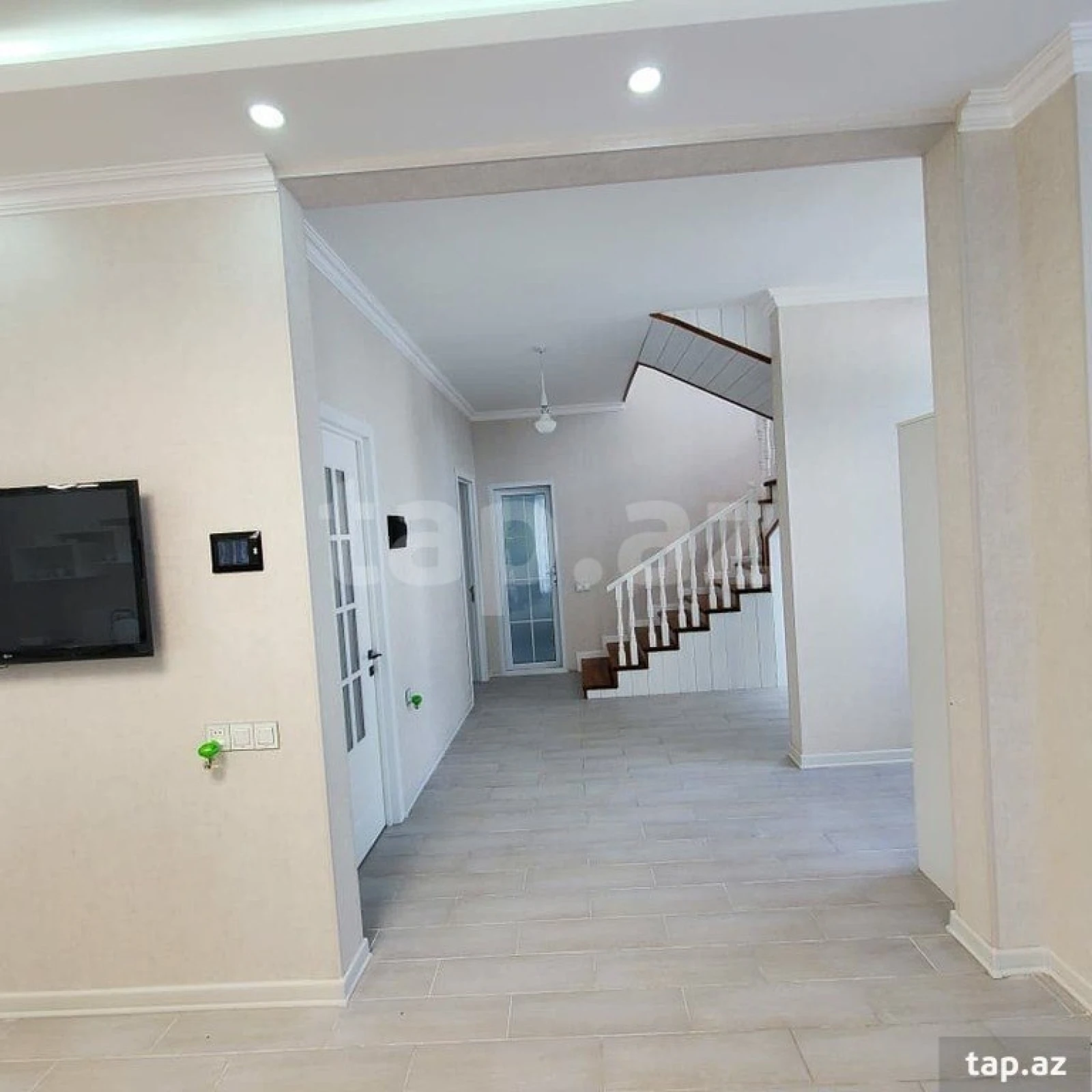 Kirayə verilir 5 otaqlı həyət evi