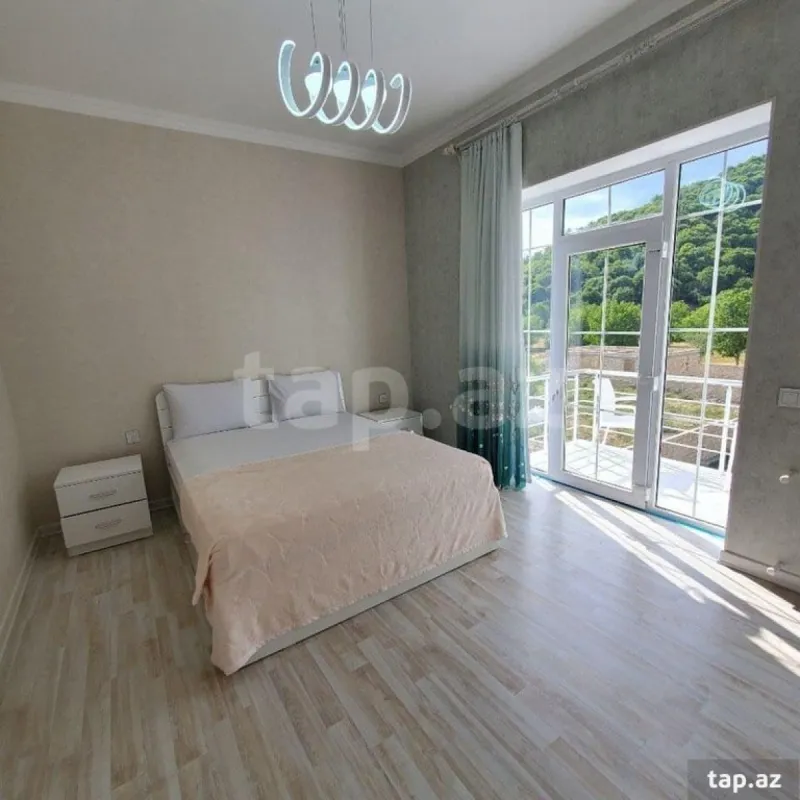 Kirayə verilir 5 otaqlı həyət evi