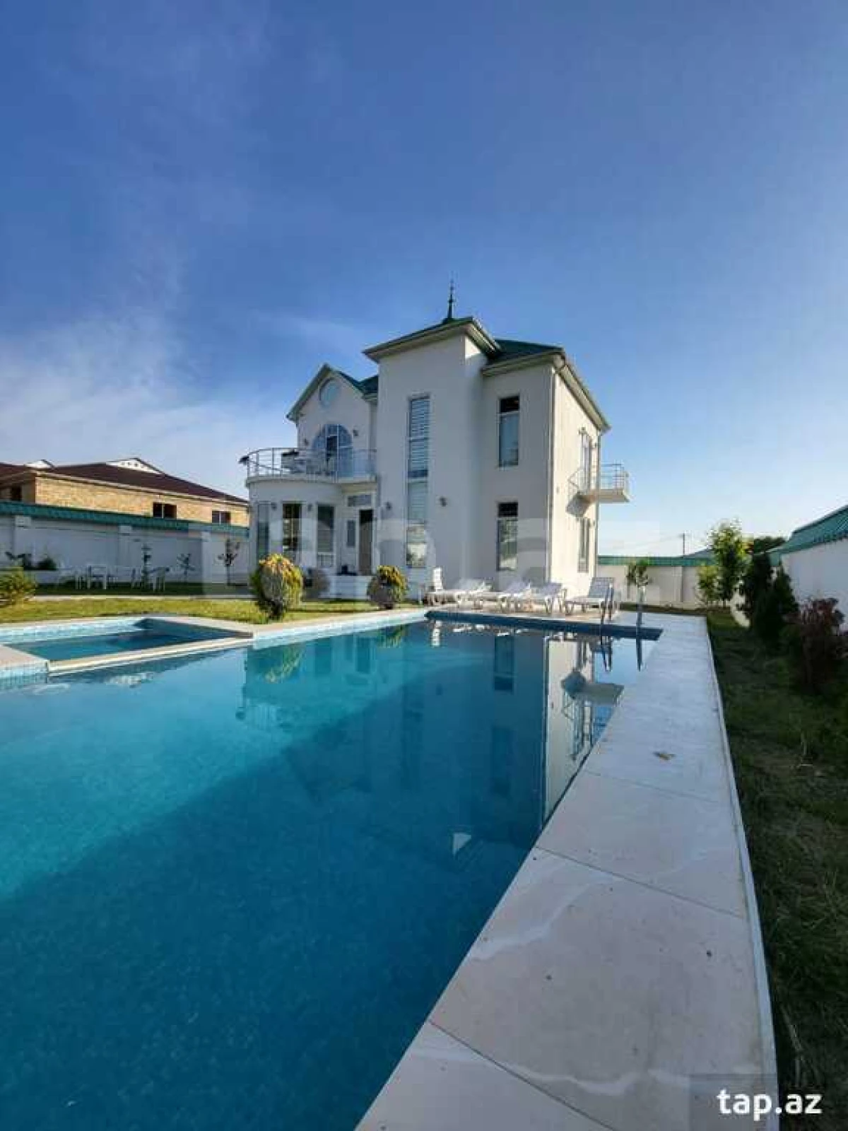 Kirayə verilir 5 otaqlı həyət evi