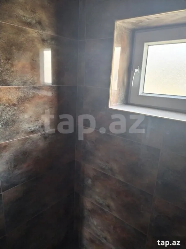 Satılır 8 otaqlı həyət evi