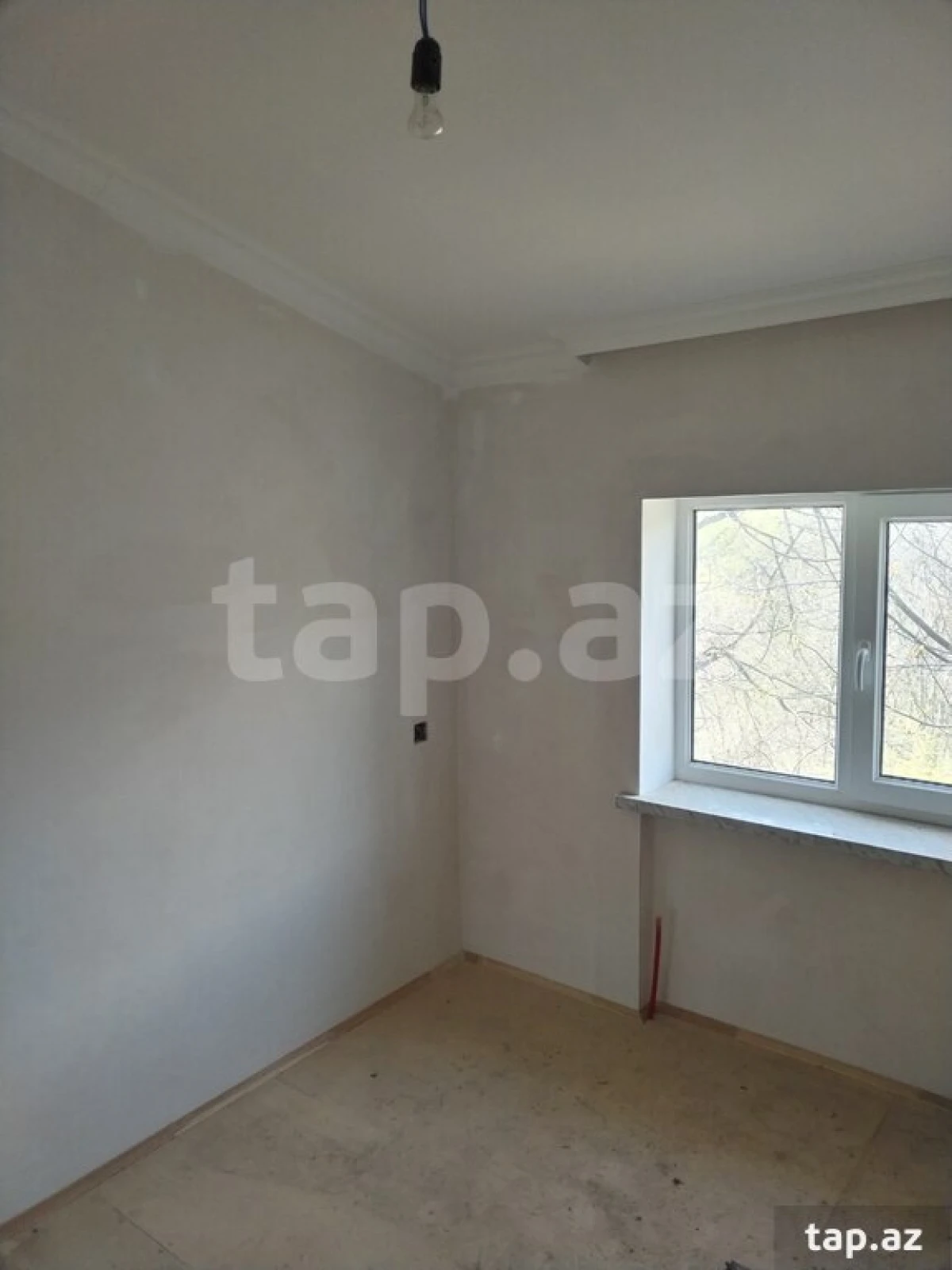 Satılır 8 otaqlı həyət evi