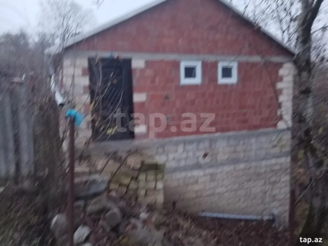 Satılır 8 otaqlı həyət evi