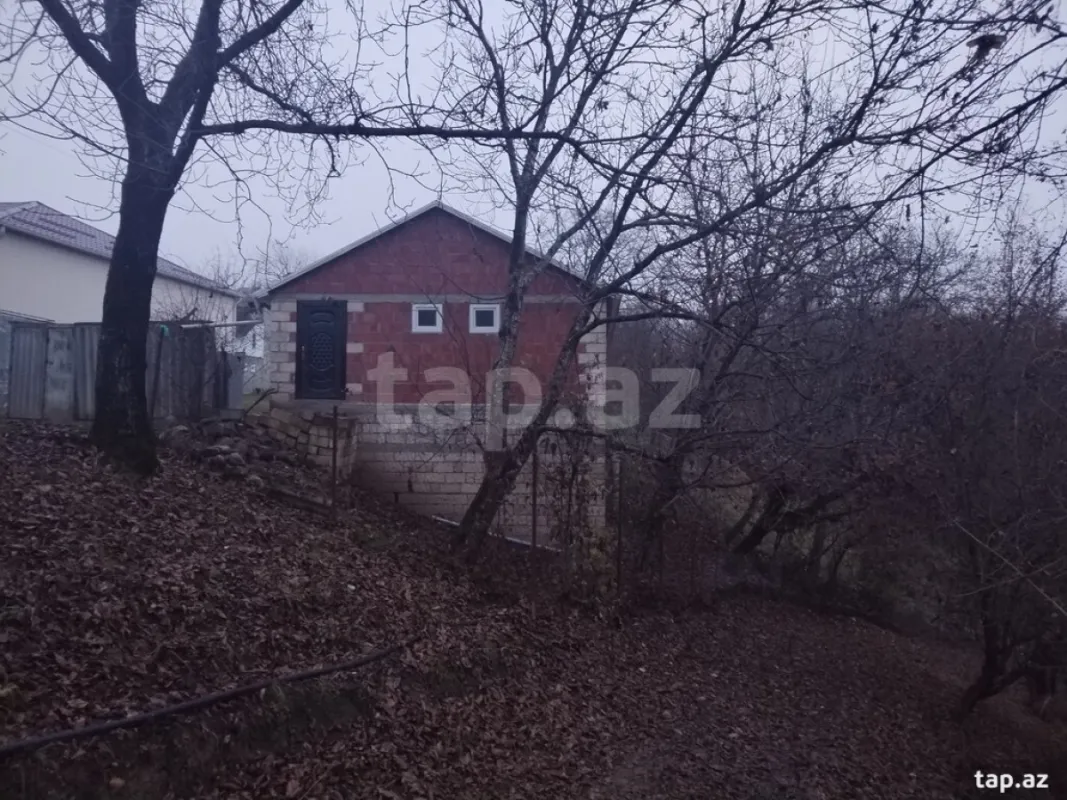 Satılır 8 otaqlı həyət evi