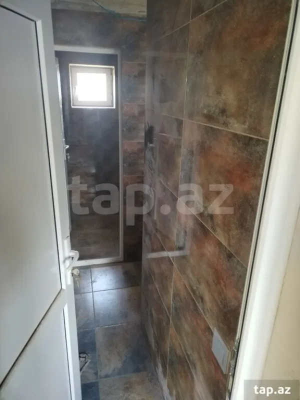 Satılır 8 otaqlı həyət evi