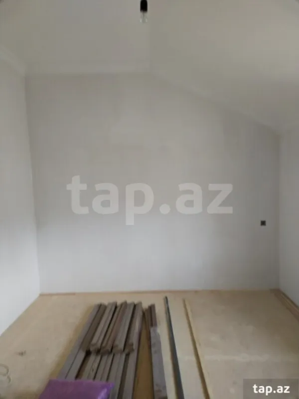 Satılır 8 otaqlı həyət evi