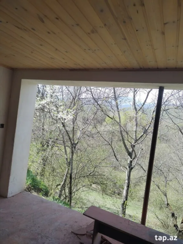 Satılır 8 otaqlı həyət evi