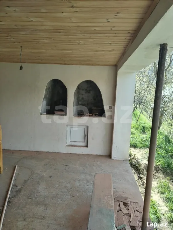 Satılır 8 otaqlı həyət evi