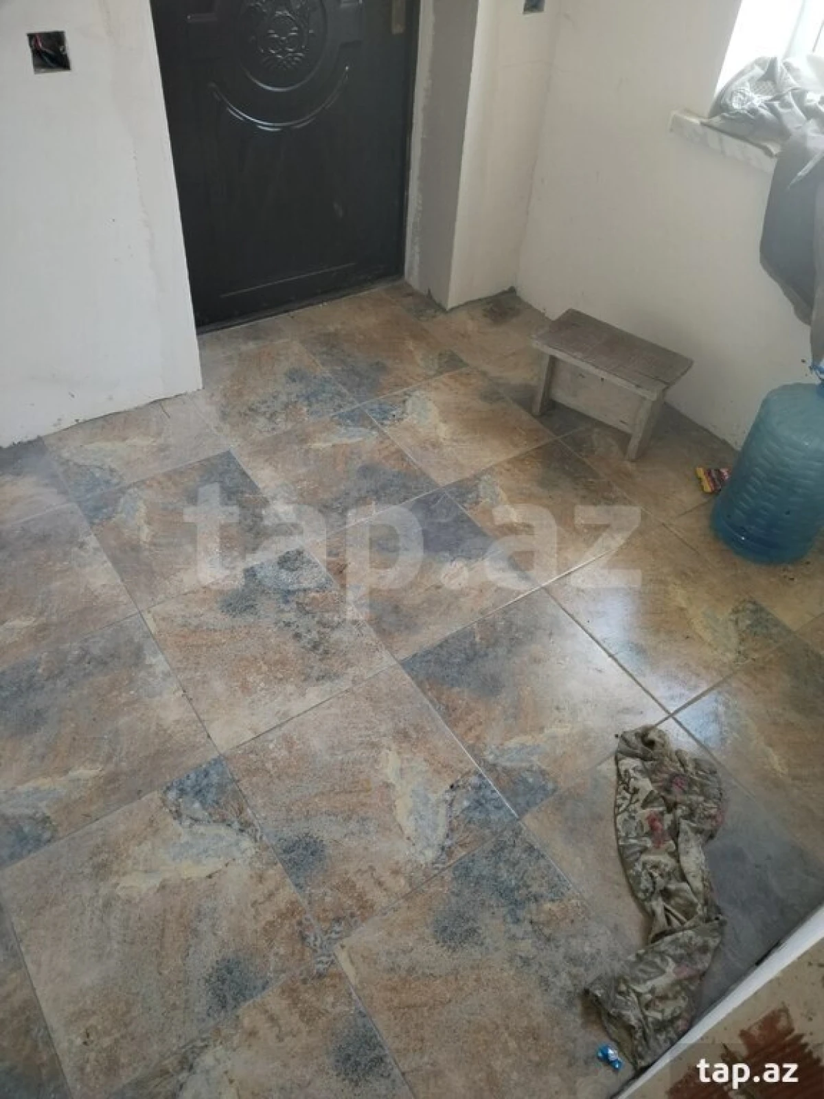 Satılır 8 otaqlı həyət evi