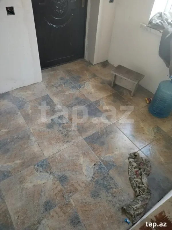 Satılır 8 otaqlı həyət evi