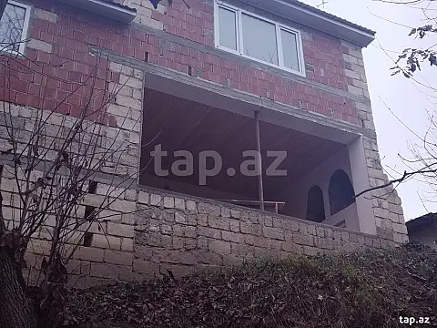 Satılır 8 otaqlı həyət evi