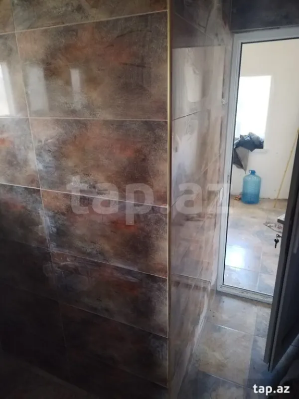 Satılır 8 otaqlı həyət evi