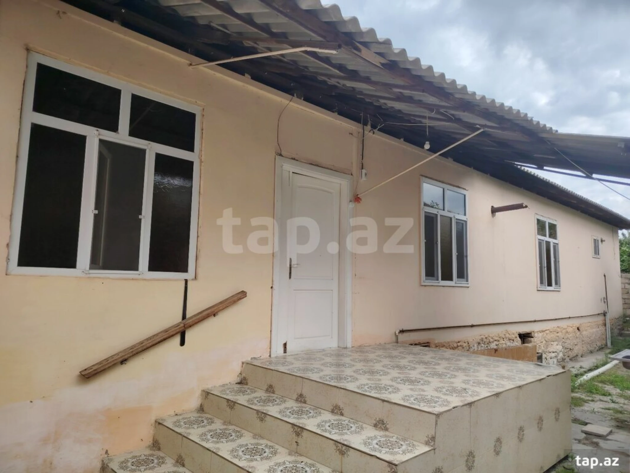 Satılır 4 otaqlı həyət evi