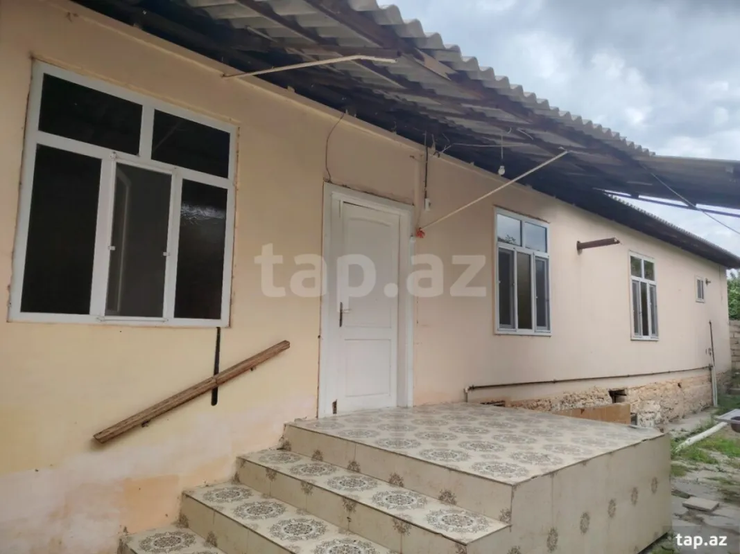 Satılır 4 otaqlı həyət evi